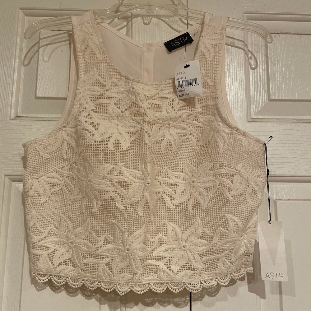 ASTR Lace Crop Top